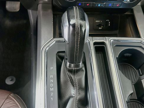 Used 2015 Ford F150 Platinum w/ Equipment Group 701A Luxury AWD/4WD image 24
