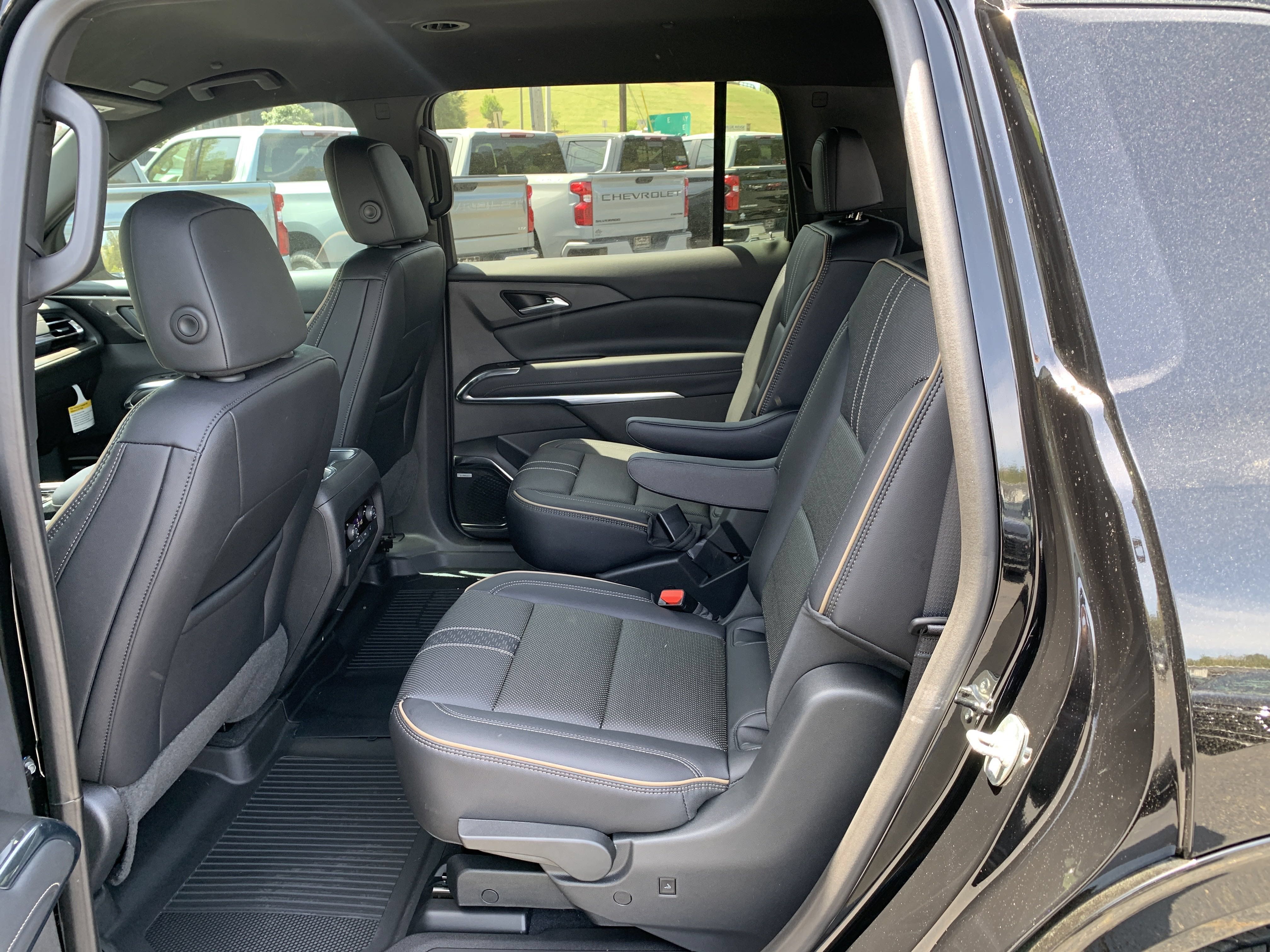 New 2025 Chevrolet Traverse High Country w/ LPO, Floor Liner Package FWD image 21