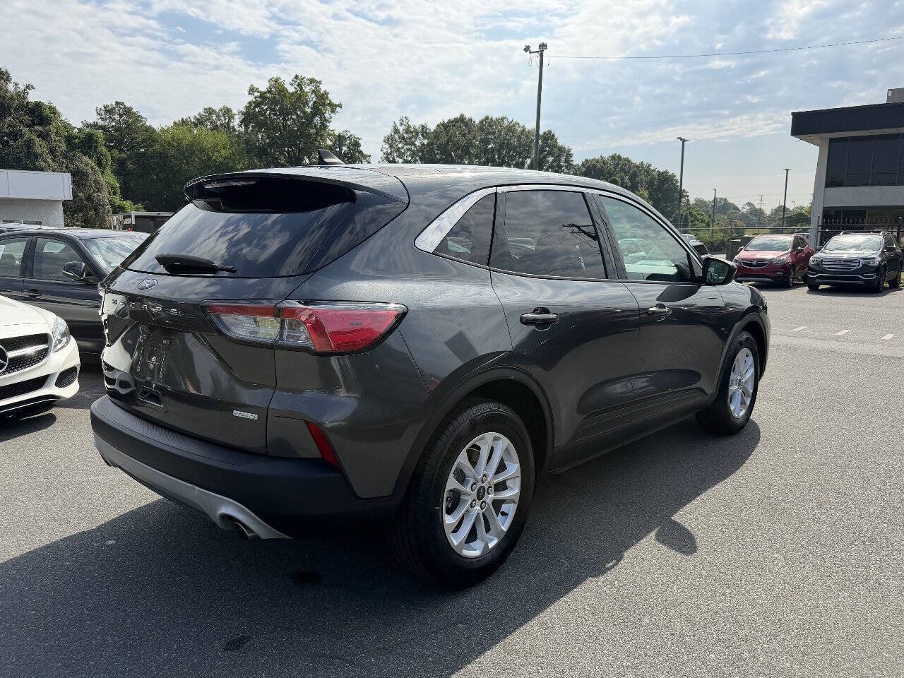 Used 2020 Ford Escape SE FWD image 4
