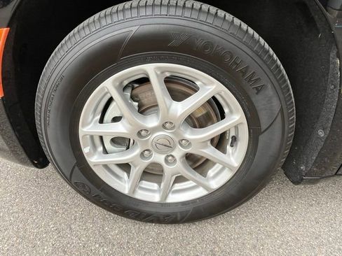 Used 2025 Chrysler Pacifica Select FWD image 9