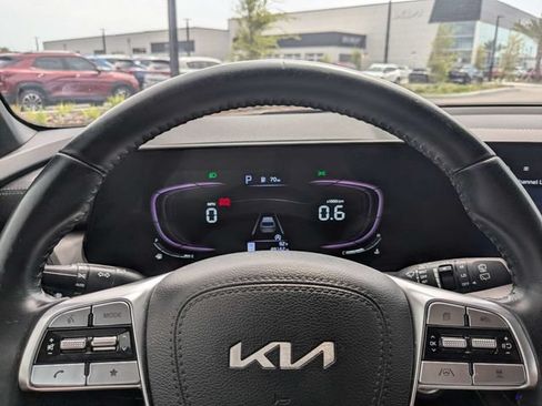 Used 2024 Kia Telluride EX w/ EX Captain's Chair Package FWD image 31
