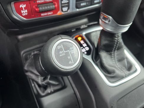 Used 2024 Jeep Wrangler Unlimited Rubicon 4xe AWD/4WD image 40