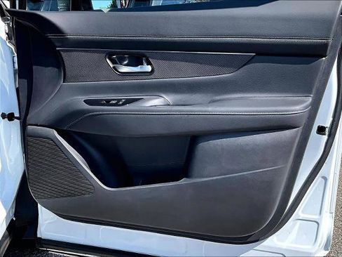 Certified 2025 Nissan Murano SV w/ Cargo Package AWD/4WD image 12