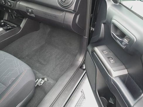 Certified 2016 Toyota Tacoma TRD Off-Road image 20