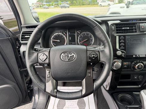 Used 2024 Toyota 4Runner TRD Off-Road Premium w/ Moonroof Package AWD/4WD image 18
