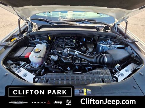 Used 2024 Jeep Grand Cherokee Laredo AWD/4WD image 28