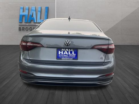 Certified 2024 Volkswagen Jetta SE FWD image 5