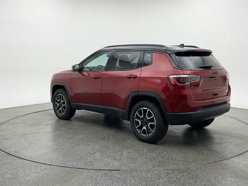 Used 2025 Jeep Compass Trailhawk AWD/4WD image 6
