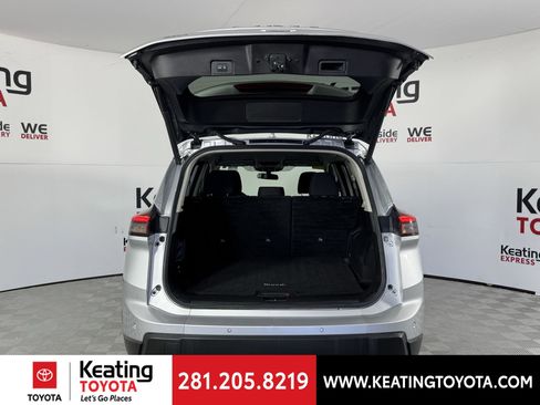 Used 2025 Nissan Rogue SV image 17