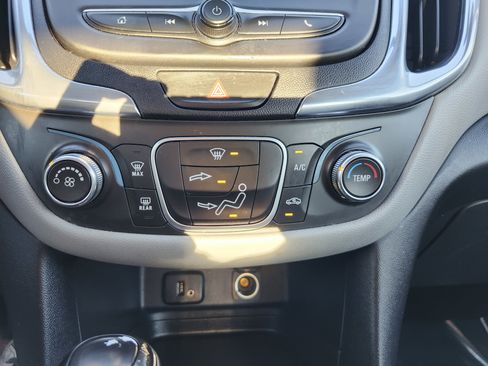 Used 2018 Chevrolet Equinox LS FWD image 30