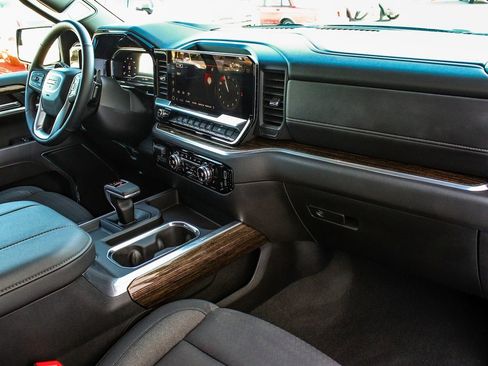 Used 2025 GMC Sierra 1500 Elevation image 39