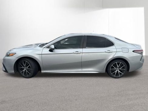 Used 2021 Toyota Camry SE image 4