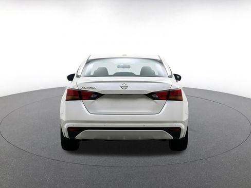 Used 2025 Nissan Altima 2.5 SV FWD image 8
