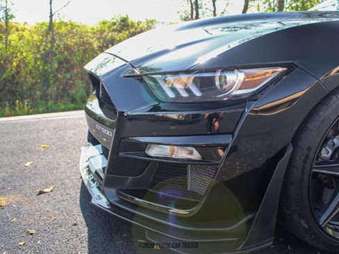 Used 2022 Ford Mustang Shelby GT500 w/ Carbon Fiber Track Pack image 47