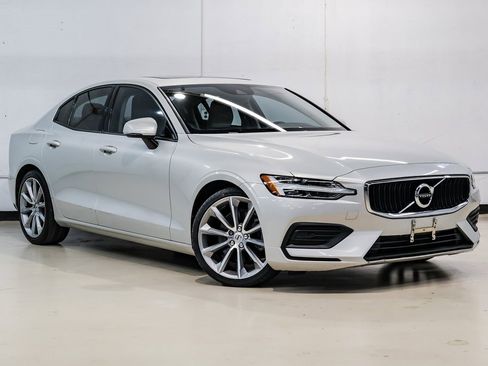 Used 2019 Volvo S60 T5 Momentum w/ Premium Package image 7