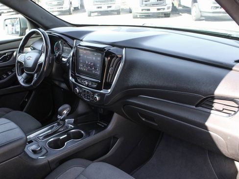 Used 2022 Chevrolet Traverse LT image 40