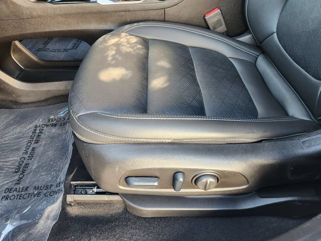 Used 2023 Chevrolet Bolt LT w/ Infotainment Package FWD image 27