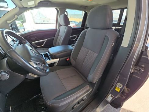 Used 2021 Nissan Titan SV w/ SV Convenience Package AWD/4WD image 17