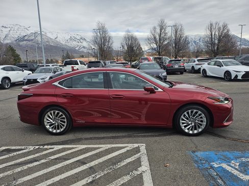 Used 2022 Lexus ES 300h w/ Luxury Package image 9