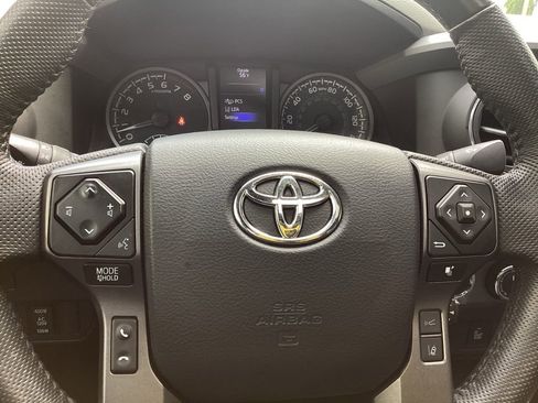 Used 2022 Toyota Tacoma TRD Off-Road w/ TRD Premium Off Road Package image 19