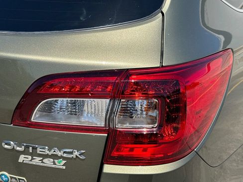 Used 2017 Subaru Outback 2.5i Limited AWD/4WD image 34