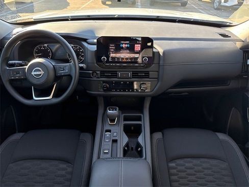 Certified 2025 Nissan Pathfinder S image 12