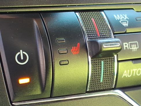 Used 2016 Ford Explorer XLT w/ Equipment Group 202A image 8