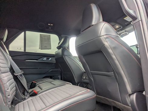 Used 2025 Ford Explorer ST-Line w/ ST-Line Street Pack image 32