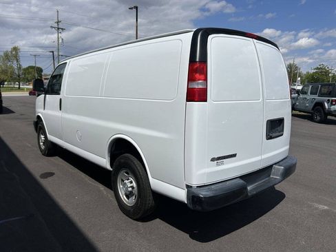 Used 2021 Chevrolet Express 2500 w/ Driver Convenience Package RWD image 5