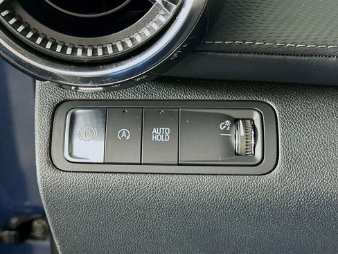 Used 2025 Chevrolet Equinox LT image 17