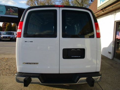 Used 2024 Chevrolet Express 2500 w/ Driver Convenience Package image 7