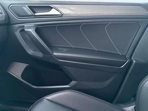 Used 2022 Volkswagen Tiguan SE image 17