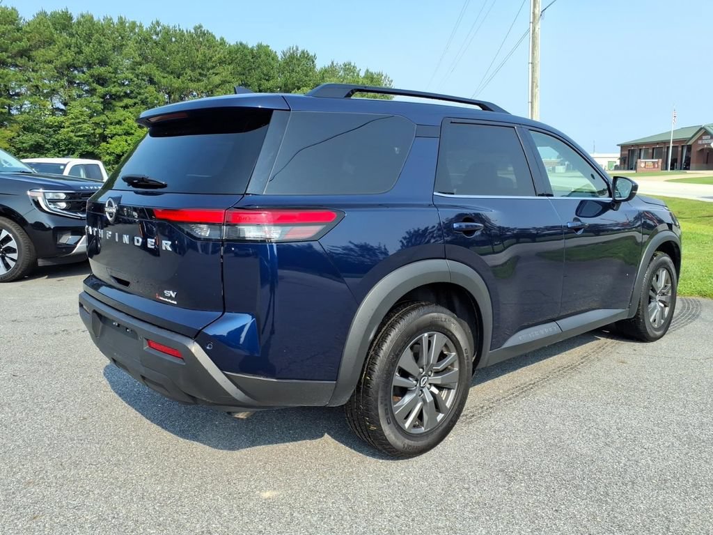 Used 2024 Nissan Pathfinder SV FWD image 2