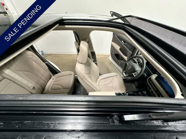 Used 2023 Lincoln Nautilus Reserve AWD/4WD image 6