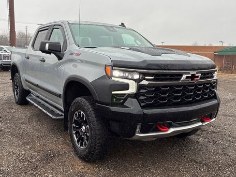 Used 2024 Chevrolet Silverado 1500 ZR2 w/ Technology Package image 9