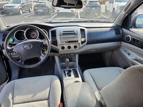 Used 2011 Toyota Tacoma 4x4 Double Cab w/ SR5 Pkg #2 image 13