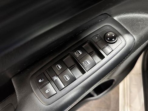 Used 2020 Jeep Grand Cherokee Altitude AWD/4WD image 33