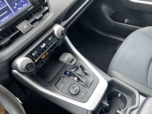 Certified 2022 Toyota RAV4 LE image 21