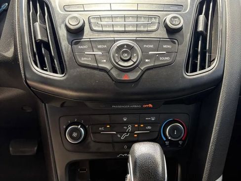 Used 2017 Ford Focus SE FWD image 14