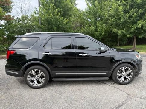 Used 2018 Ford Explorer Platinum AWD/4WD image 2