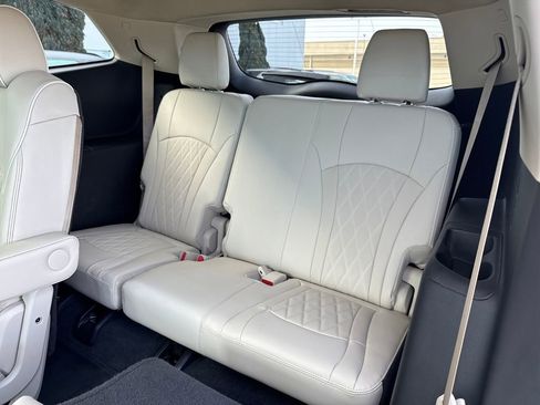 Used 2024 Buick Enclave Avenir image 38