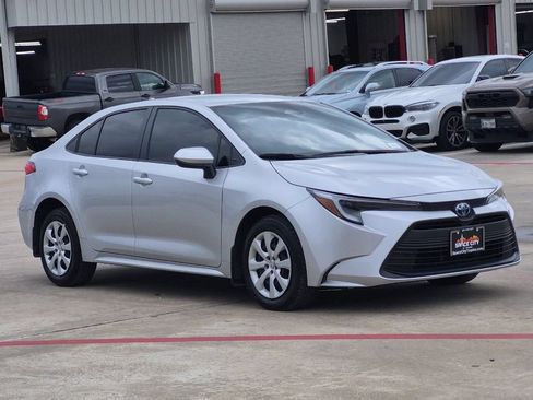 Certified 2025 Toyota Corolla LE FWD image 8