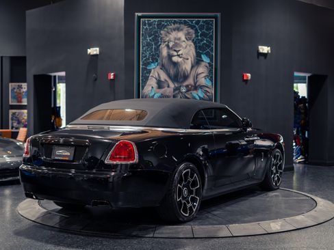 Used 2018 Rolls-Royce Dawn RWD image 29