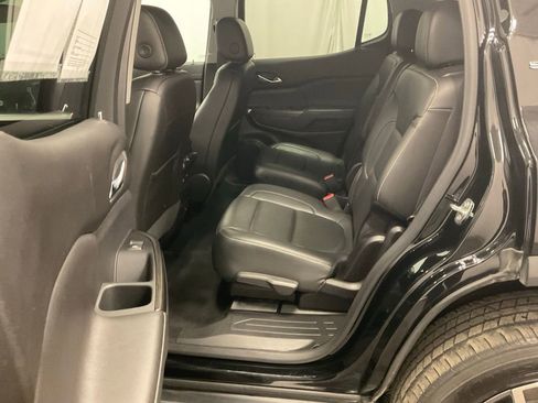 Used 2023 GMC Acadia SLT image 25
