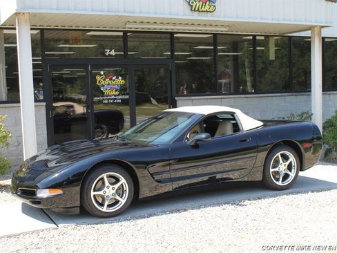 Used 2002 Chevrolet Corvette Convertible w/ Preferred Equipment Group2 image 2