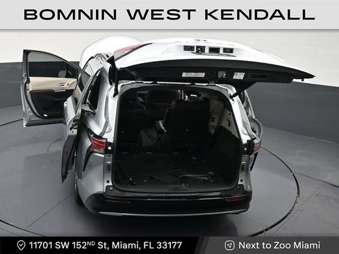 Used 2023 Toyota Sienna Platinum image 33