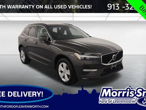 Used 2022 Volvo XC60 B5 Momentum image 1