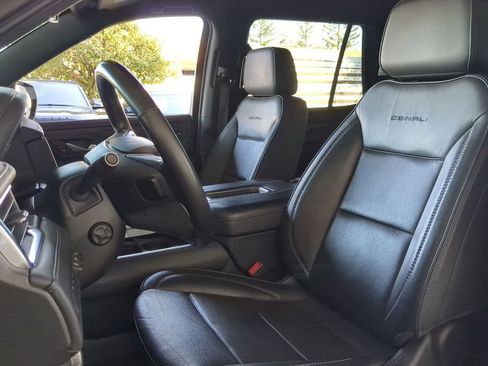 Used 2023 GMC Yukon Denali image 6