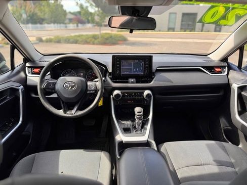 Used 2020 Toyota RAV4 LE AWD/4WD image 9
