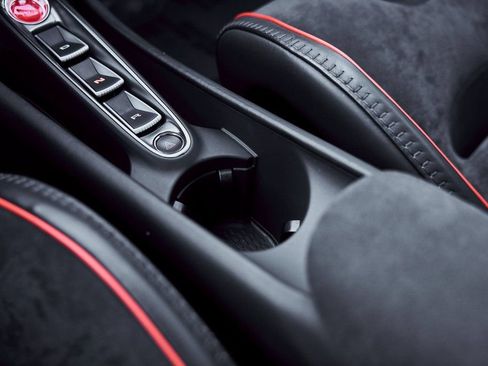 Used 2023 McLaren Artura RWD image 63